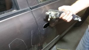Как снять ручку от двери лада калина.