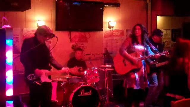 HOLY WINOS LIVE @ SHELLY KELLY'S IRISH PUB 1/10/14 смотреть онлайн