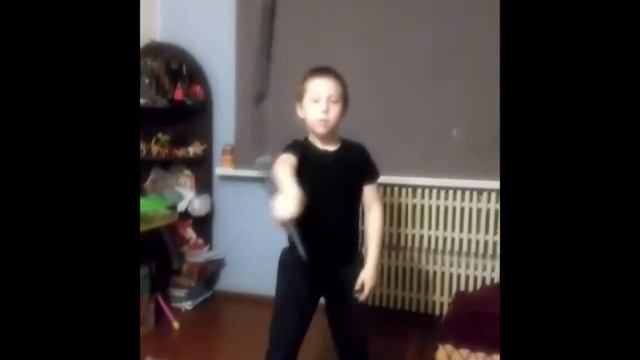 Спорт на самоизоляции. Тренировка для супергероя. Нунчаки. Улыбнись на 15 секунде. смотреть онлайн