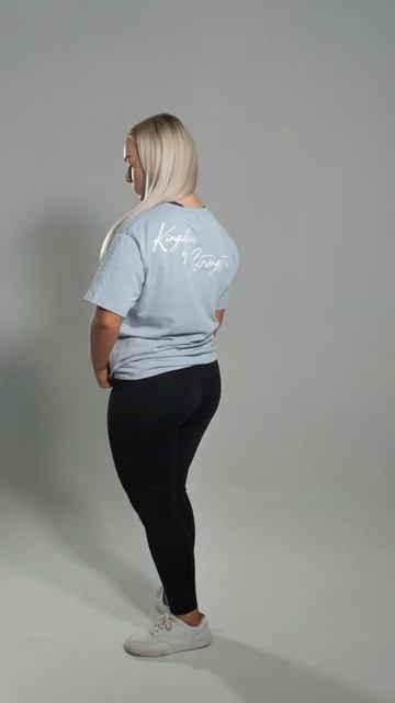 TELL ME WHAT YOUR FAVOURITE COLOUR IS IN THE SCRIPT OS TEE? смотреть онлайн