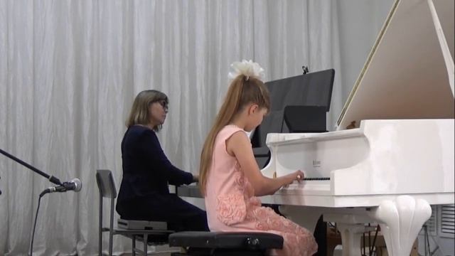 Бычкова Надя,  Елена Золотухина Б. Савельев 