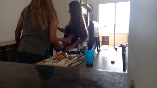 TENTAMOS DAR UM BEIJO TRIPLO NA LARISSA 😱 !!! ELA GOSTOU ?? смотреть онлайн
