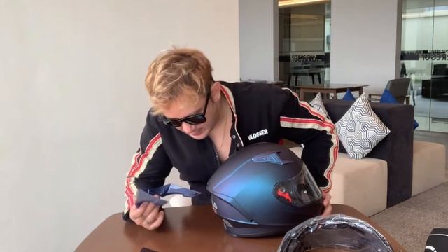 #shorts |Gille Helmet Unboxing |new helmet model and design | controversial helmet|#asmr смотреть онлайн
