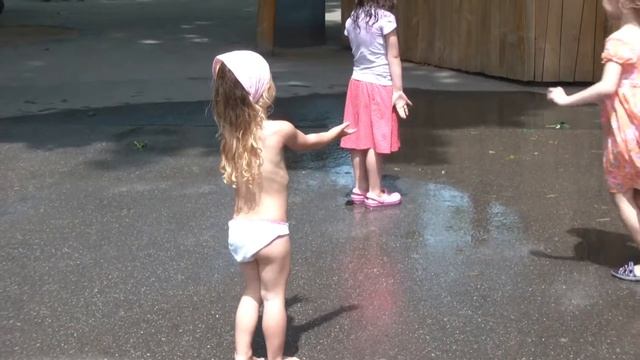 дети и душ в зоопарке