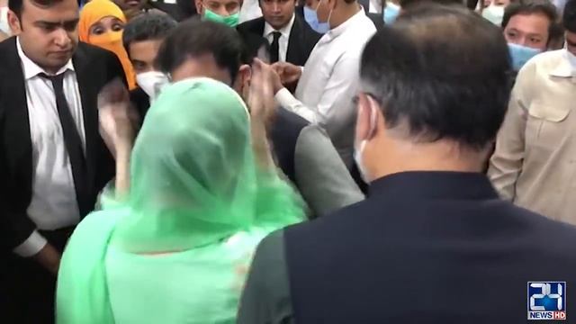 WATCH! Maryam Nawaz Hugged Hamza Shahbaz In Court смотреть онлайн