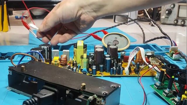 Ремонт активной колонки Eurolive B615D смотреть онлайн