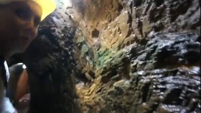 Бразилия Шахта в Ору Прету Зелененький мох смотреть онлайн