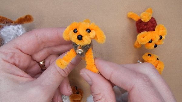 Собачка из синельной проволоки