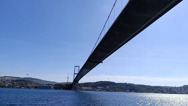 Под мостом через Босфор