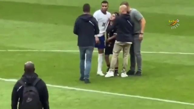 The Enthusiastic Moment Of Young PSG Fans Meeting Kylian Mbappe At EURO 2024 смотреть онлайн