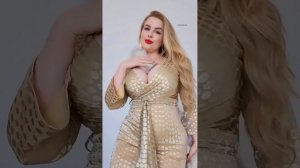 Lilli Luxe - Plus Size Curvy Model - Bio & Facts