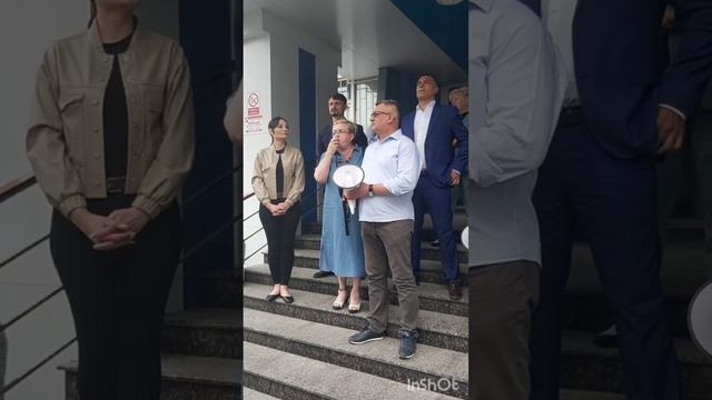 Кишинёв. У здания суда сектора Буюкань сегодня утром.27.05.24🇲🇩 смотреть онлайн