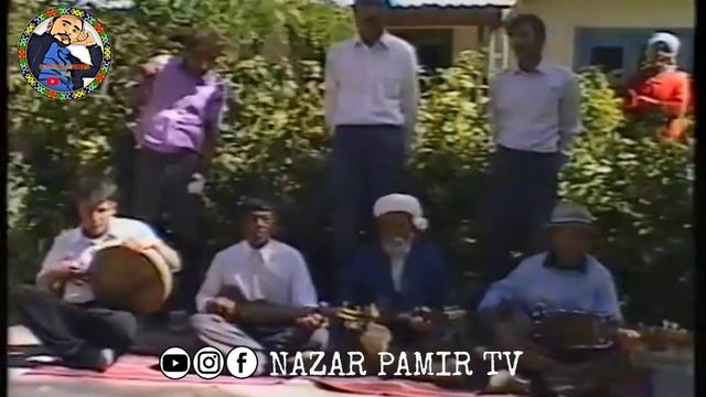 Ин Чи Шурест Ки Дар Даври Қамар Мебинам (Кина Вахтен 1996 Ишкошим) смотреть онлайн