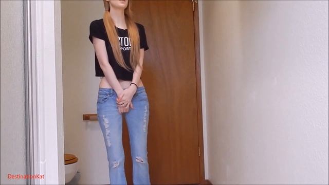 Girl pees in her jeans смотреть онлайн