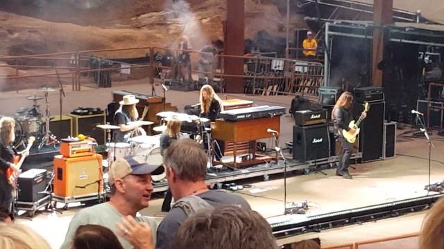 Blackberry Smoke - Sleeping Dog / Grateful Dead / Beatles Medley - Red Rocks 6/9/18 смотреть онлайн