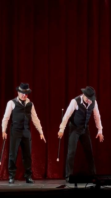 Макс Сердюков Павел Белоусов дуэт гангстеров из мюзикла целуй меня Кэт.