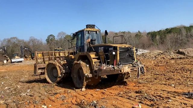 Caterpillar 826G Landfill Compactor смотреть онлайн