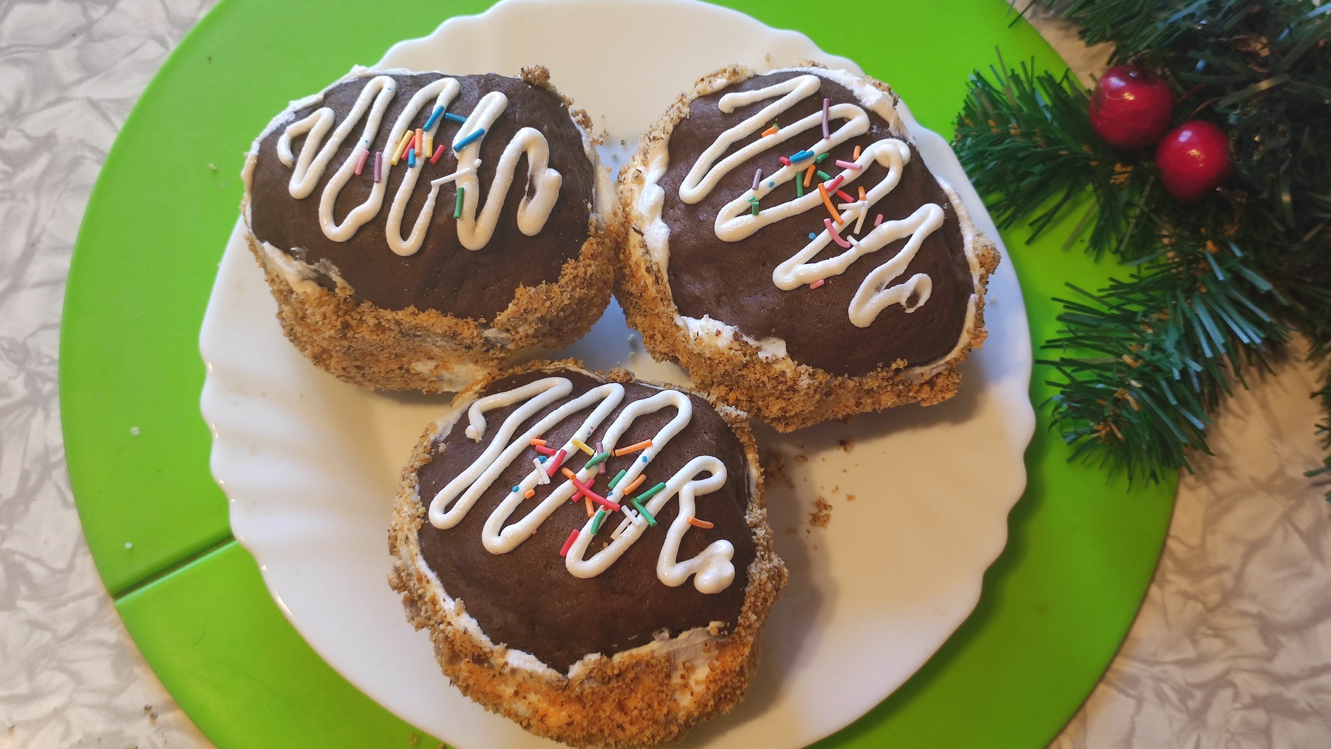 СуперКухня! Пирожное шоколадное с кремом. Пористый насыщенный шоколадный бисквит и творожный крем. смотреть онлайн