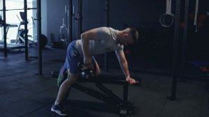 Тяга гири в наклоне от скамьи_ Bench DB row