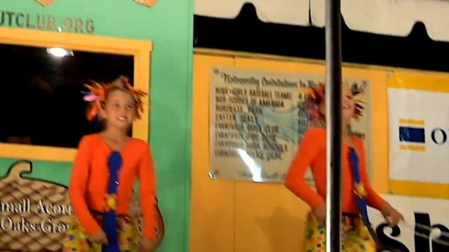 2011 Evansville Fall Festival Amateur Hour - Young Girls - Clowning Around смотреть онлайн