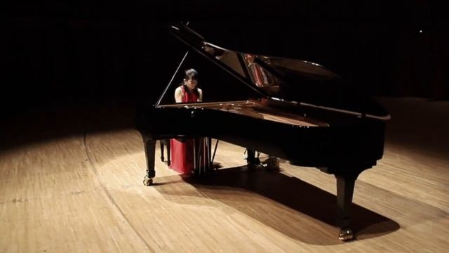 Brahms "Hungarian Dance No.1” (Piano Solo ver.) - Eri Mantani, piano смотреть онлайн