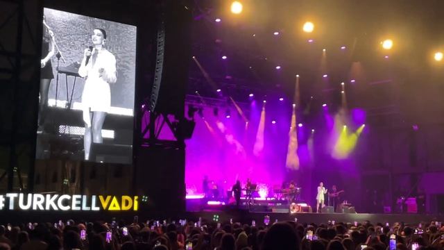 Melike Şahin- Bedelini Ödedim(Canlı Performans) Turkcell Açıkhava Sahnesi