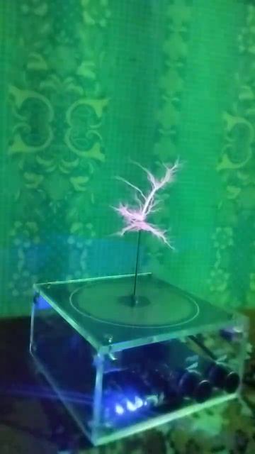 Kazka - плакала #teslacoil #cover #shorts катушка тесла смотреть онлайн