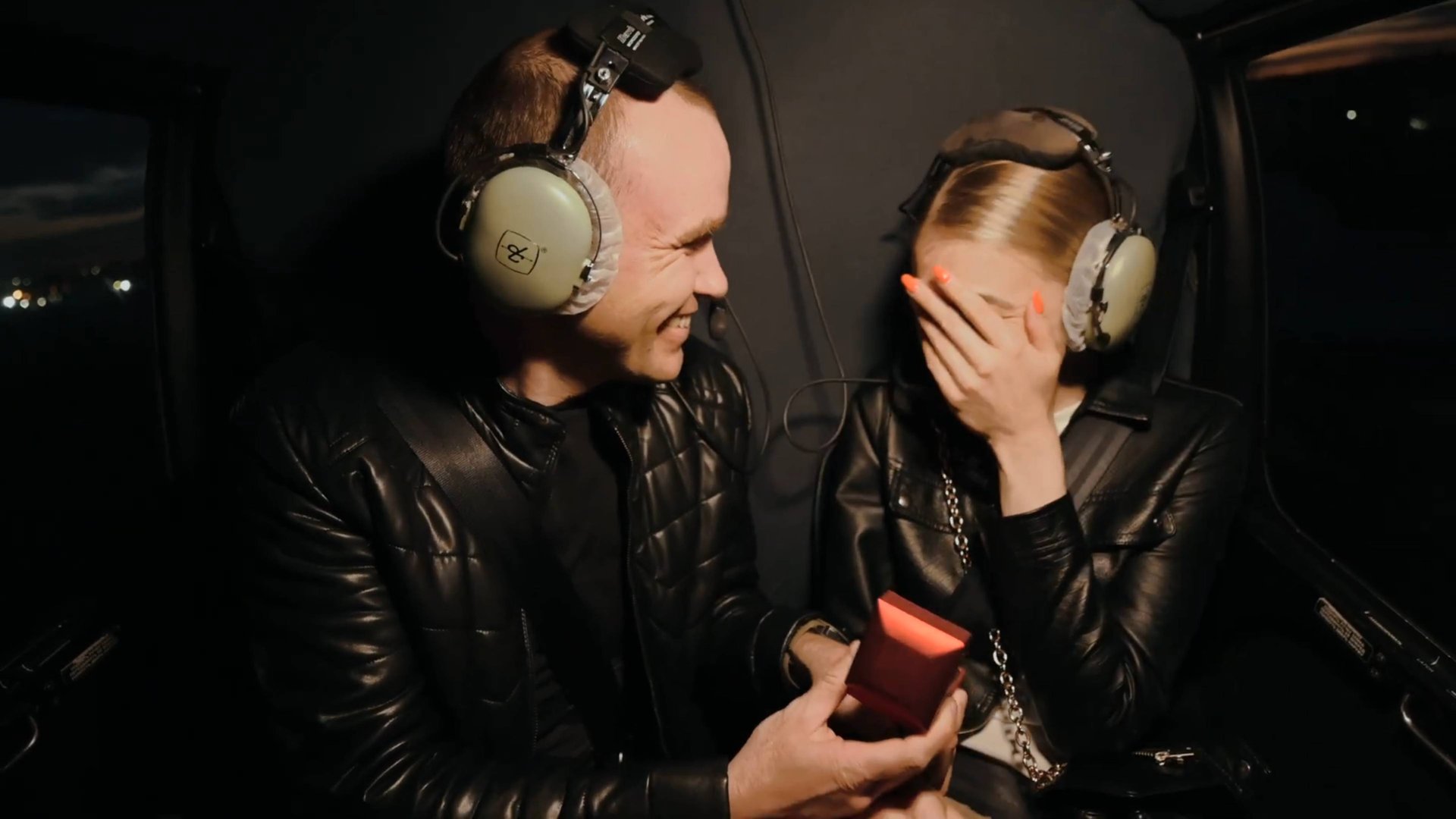 Полет вокруг ночной Москвы на вертолете | Captour смотреть онлайн