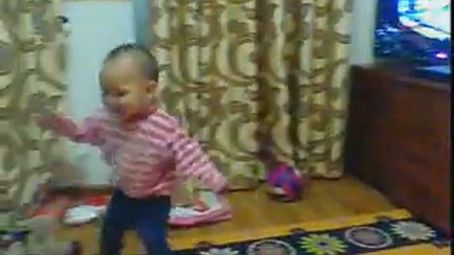 Мариям танцует под "Бони М" смотреть онлайн