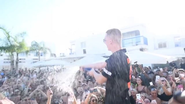 Aitch interview at the AitcH20 Pool Party Cyprus Break 2019 смотреть онлайн