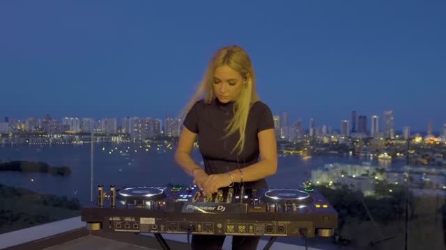 Mila Rubio - Live @ California , USA [ Melodic Techno ⧸ Progressive House ] DJ Mix 2025 смотреть онлайн