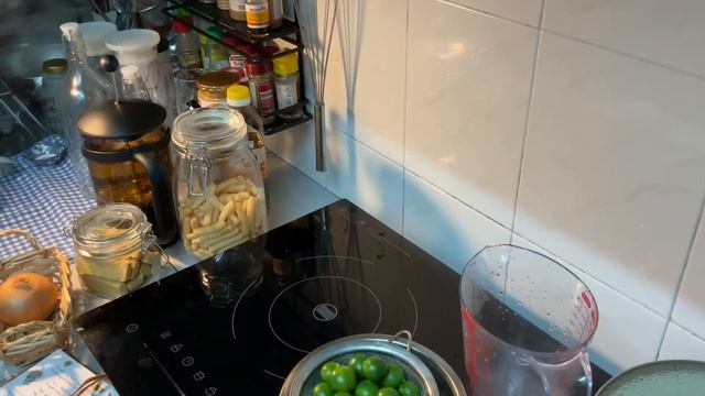 Pickled Limes: A Cantonese Sore Throat Remedy смотреть онлайн