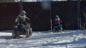 Небольшой зимний тест большого и мальнего квадроцикла  kayo