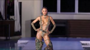 очаровательные модели в мини бикини