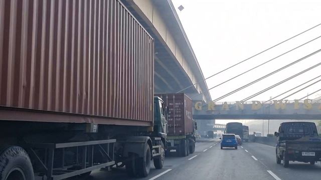 BISNIS JALAN TOL BIKIN KAYA JUSUF HAMKA Tiap hari kita bayar tiket jalan tolnya | @harihariwalk_ID смотреть онлайн