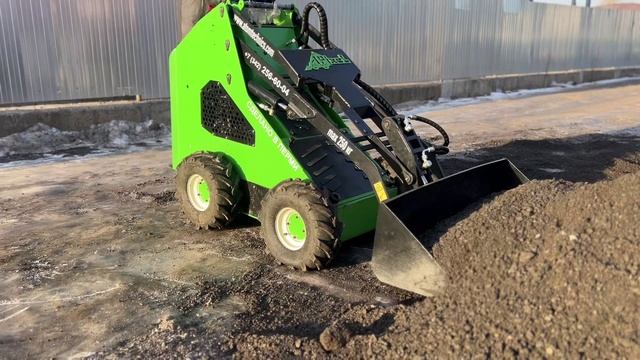 Мини погрузчик IPixeL, работает за вас! #погрузчик #минипогрузчик #завод