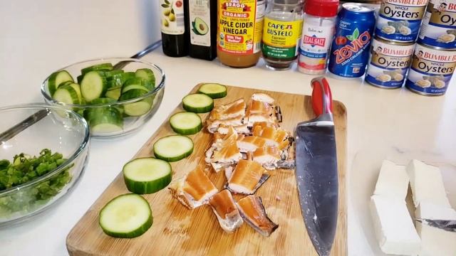 Keto Sushi Smoked Trout And Cream Cheese On Cucumber смотреть онлайн