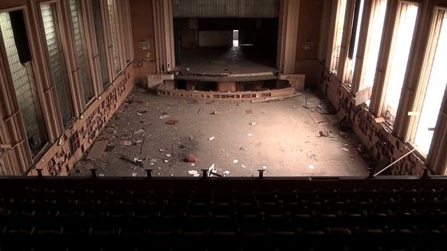 Caught GRAFFITI VANDALS in Abandoned THEATER !! смотреть онлайн