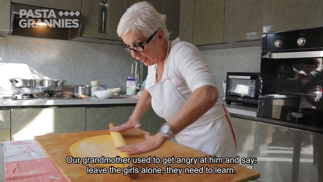 Celebrate New Year with a 'Drop of Gold' lasagna! | Pasta Grannies смотреть онлайн