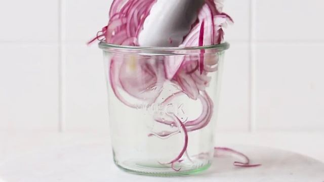 Balsamic Pickled Red Onions – Mediterranean Twist! смотреть онлайн