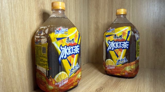 Покадровая съемка тающего холодного чая