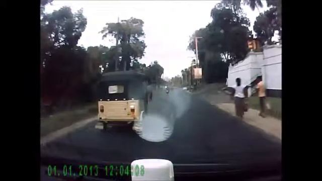 Driving in Sri Lanka - Sweety @ Padukka смотреть онлайн