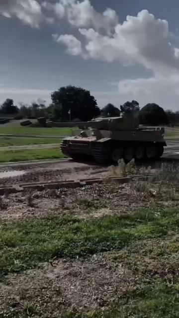 Tiger 131 doing bits 🥵 #history #tank #tiger #worldoftanks #ww2 #tiger131 #tigertank #tanks смотреть онлайн
