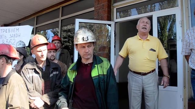 Колектив шахти "Капітальна" ДП "Мирноградвугілля" вийшли на акцію протесту смотреть онлайн