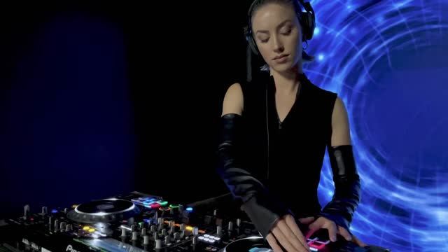 ARi - Metasin Live Series Ep. 008 [Melodic Techno Progressive House Mix] 4K смотреть онлайн