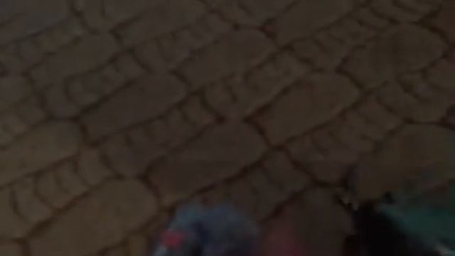 Пинки едет в гостинную