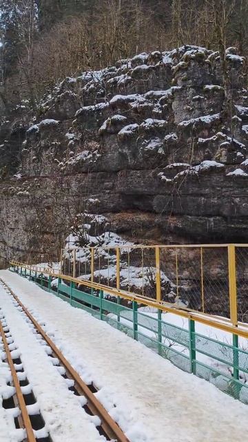 гуамское ущелье мост через реку и глубокий овраг смотреть онлайн