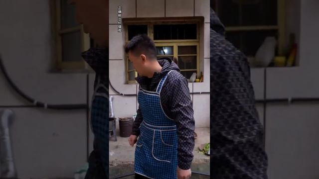 小叔子被初戀女友拋棄，喝多了在街上發酒瘋，錯把美林當成初戀女友【張美林】 смотреть онлайн