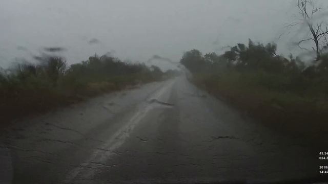 Каране на лодка по шосе - Плевенско 08.07.2018 смотреть онлайн