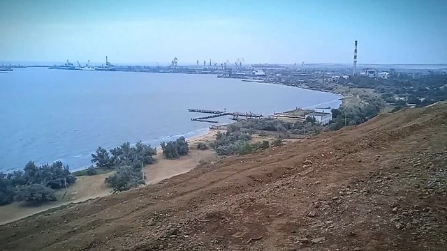 Керчь.Аршинцево. Над обрывом...Работы по укреплению берега продолжаются.11.07.24 смотреть онлайн